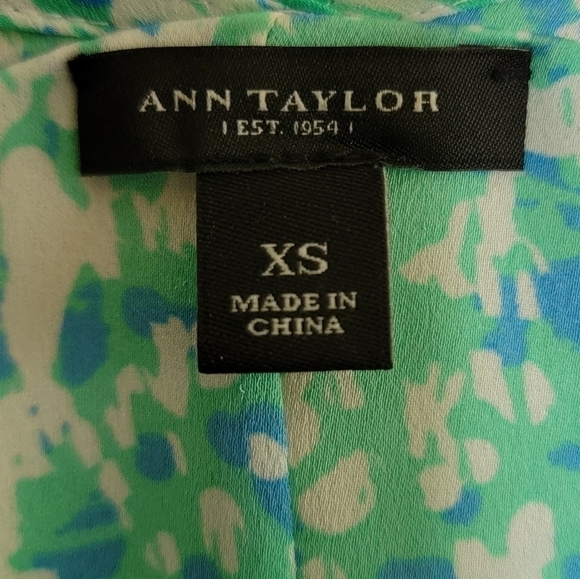 Ann Taylor | Blue and Green Abstract Speckled Blouse Size XS - Picture 2 of 4